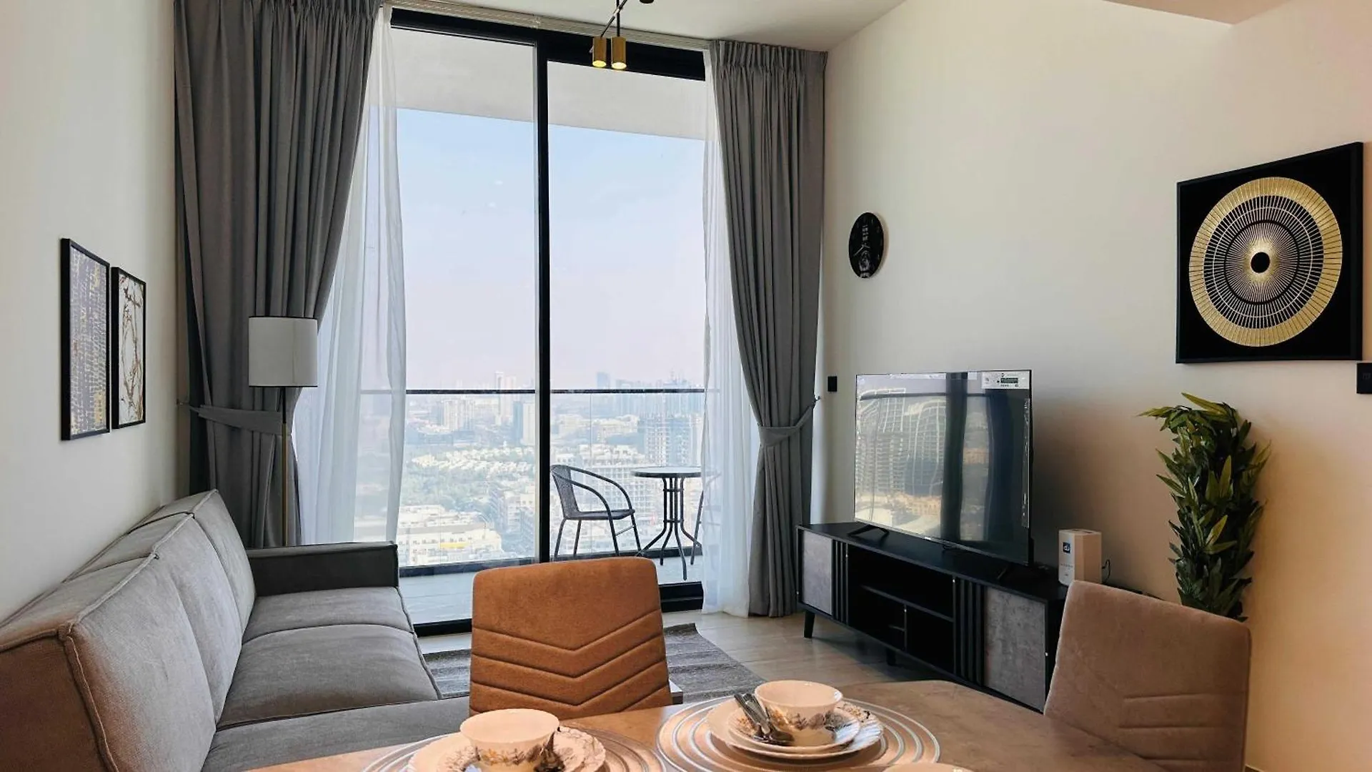 Oyo Home 1387 Premium 1Bedroom Apartment Dubai