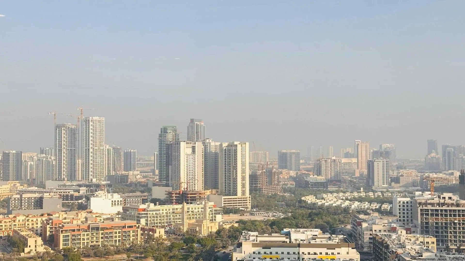 Oyo Home 1387 Premium 1Bedroom Apartment Dubai